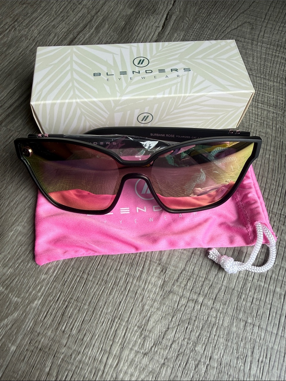 NWT Blenders Burbank Rose Sunglasses